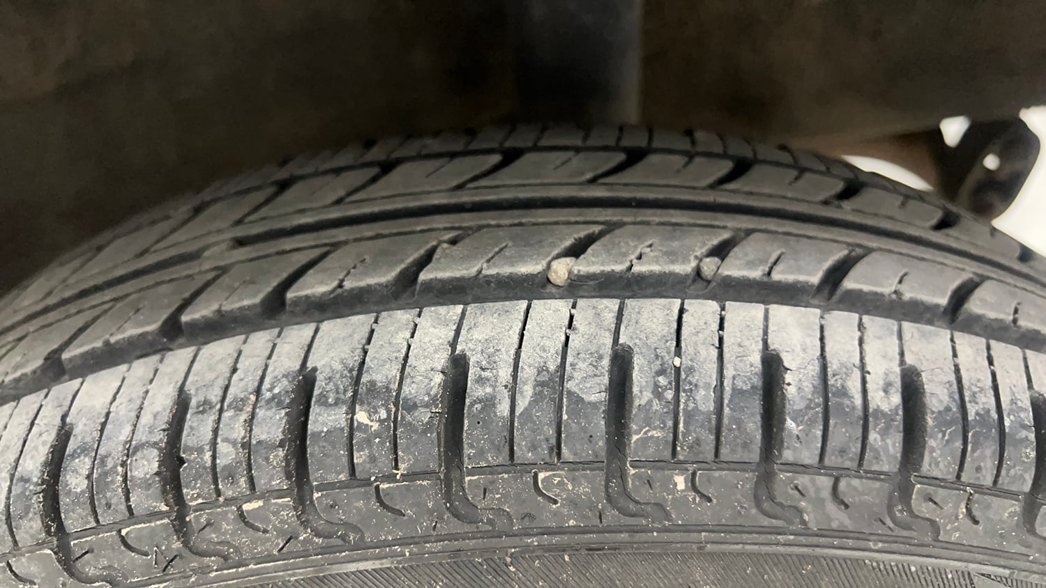 Used 2016 Renault Kwid RXT Petrol Manual tyres LEFT REAR TYRE TREAD VIEW