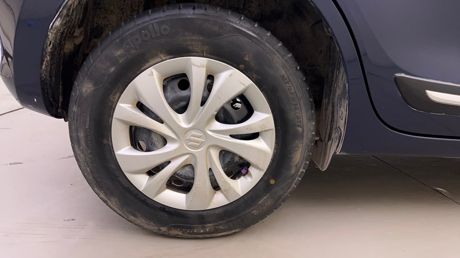 Used 2019 Maruti Suzuki Swift VXi AMT Petrol Automatic tyres RIGHT REAR TYRE RIM VIEW