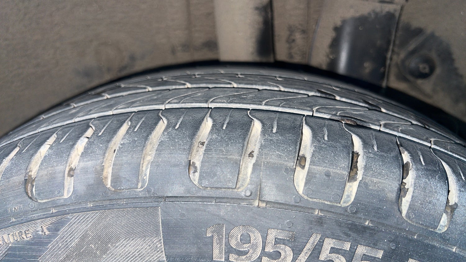 Used 2017 Hyundai Elite i20 Asta 1.2 (O) Petrol Manual tyres LEFT REAR TYRE TREAD VIEW