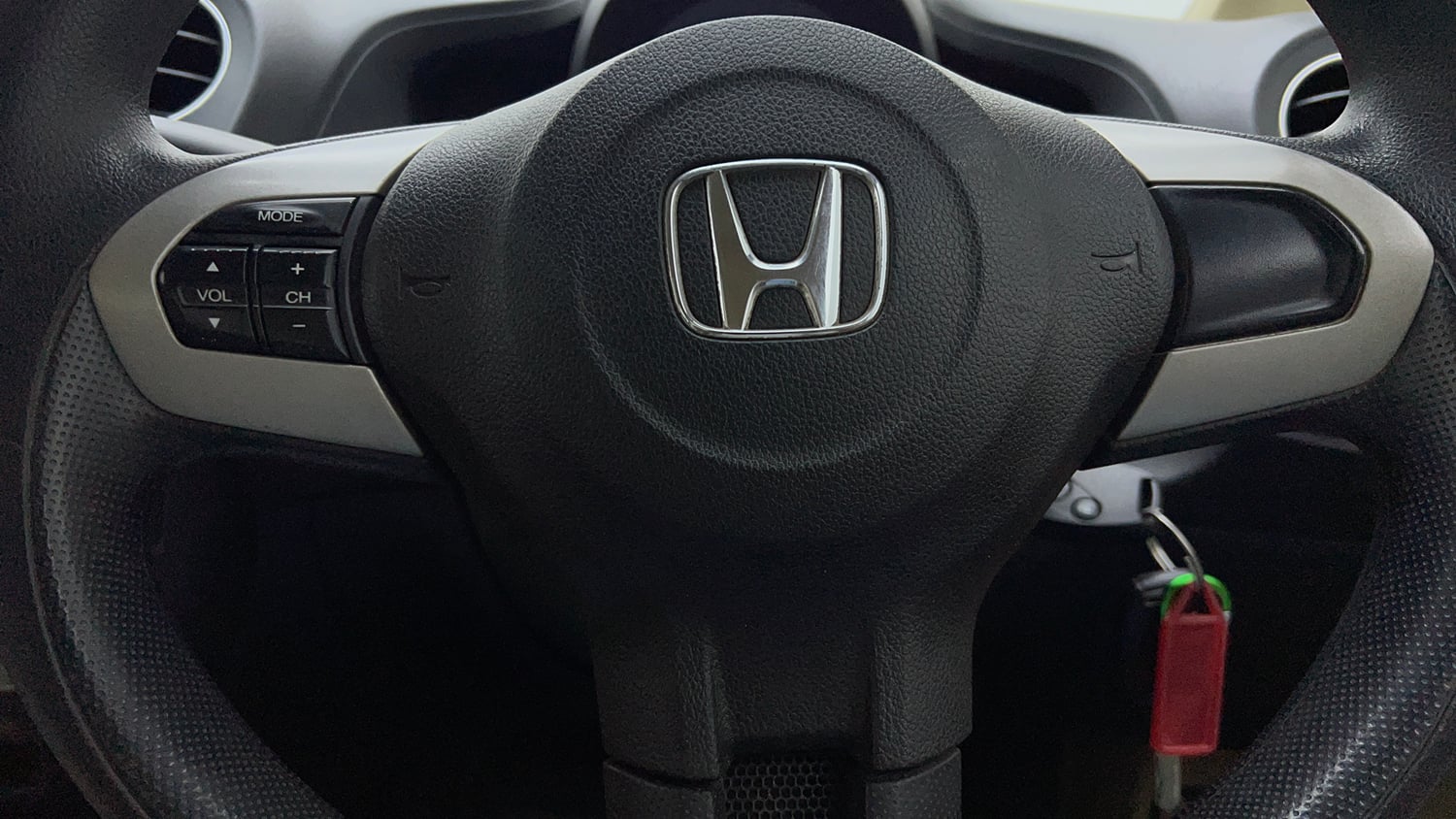 Used 2016 Honda Amaze 1.2 S AT i-VTEC Petrol Automatic top_features Steering mounted controls