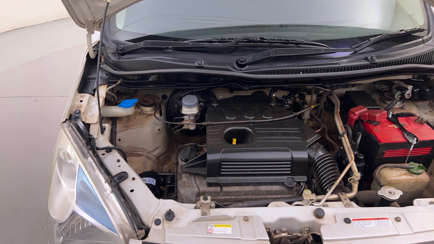 Used 2017 Maruti Suzuki Wagon R VXI Petrol Manual engine ENGINE RIGHT SIDE HINGE & APRON VIEW