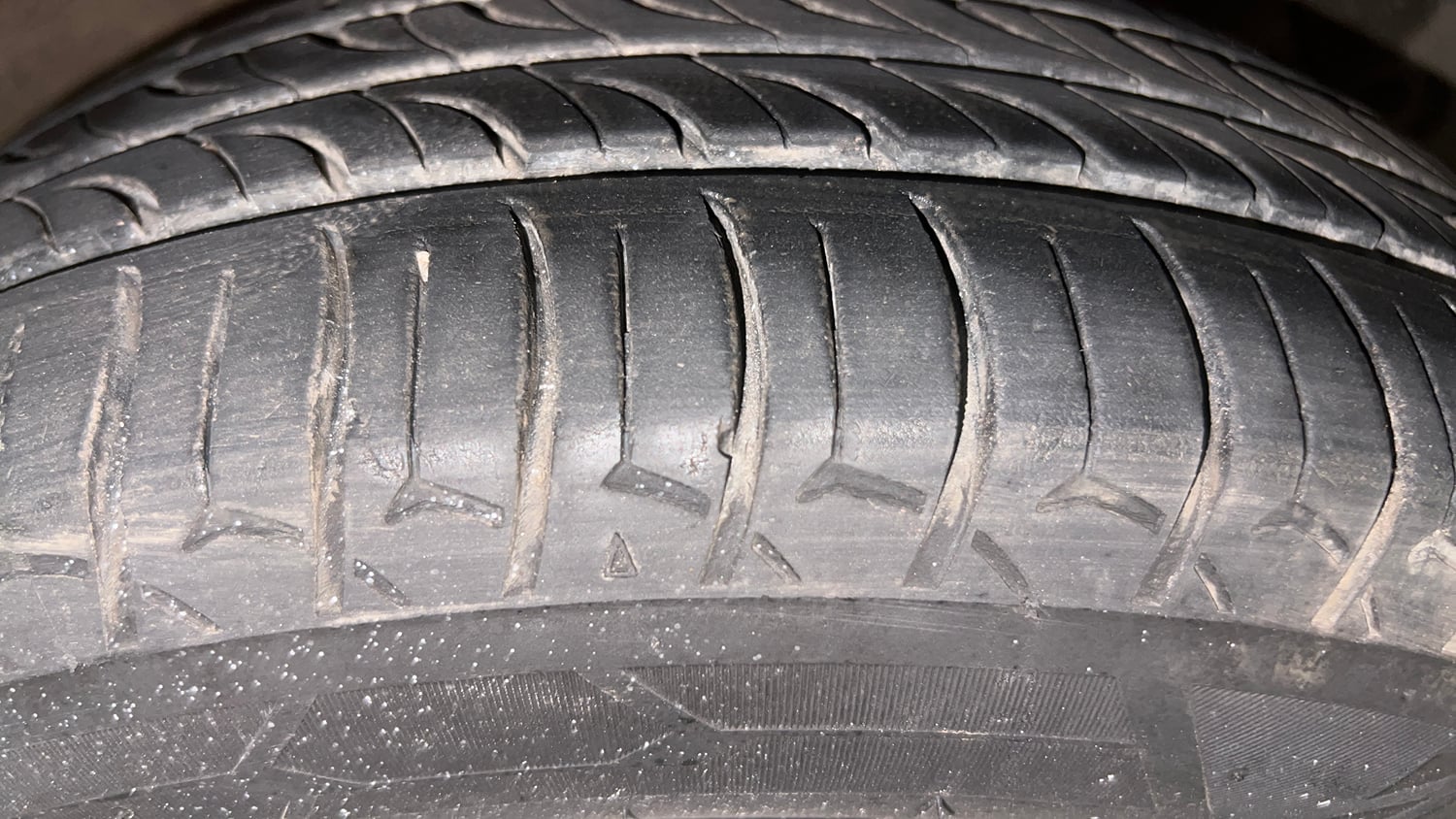 Used 2016 Hyundai Grand i10 Sportz 1.2 Kappa VTVT Petrol Manual tyres RIGHT FRONT TYRE TREAD VIEW