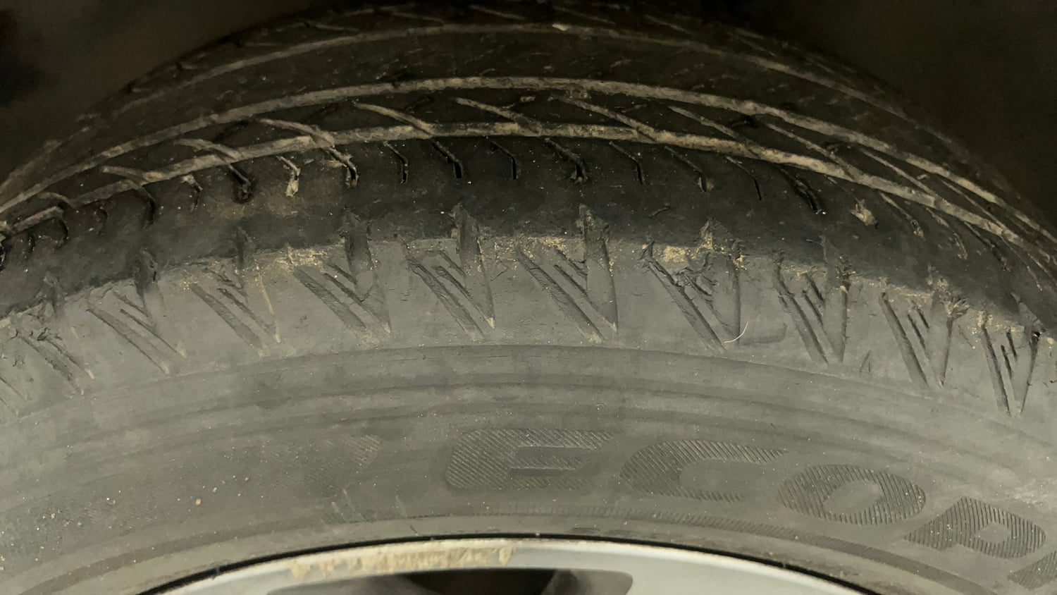 Used 2022 Tata Harrier XZA Plus Dark Edition Diesel Automatic tyres LEFT FRONT TYRE TREAD VIEW