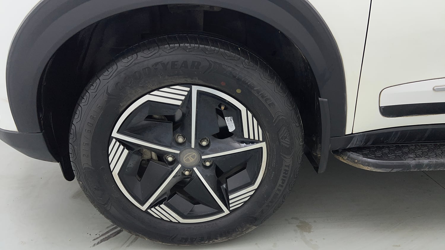 Used 2024 Tata Nexon Fearless 1.2 Revotron Petrol 6MT DT Petrol Manual tyres LEFT FRONT TYRE RIM VIEW