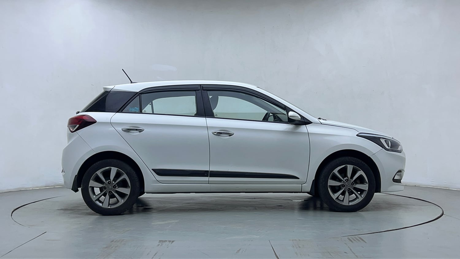 Used 2017 Hyundai Elite i20 Asta 1.2 (O) Petrol Manual exterior RIGHT SIDE VIEW