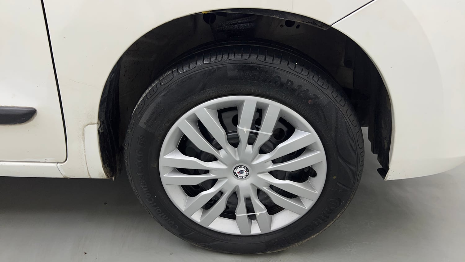 Used 2016 Maruti Suzuki Wagon R 1.0 VXI AMT Petrol Automatic tyres RIGHT FRONT TYRE RIM VIEW