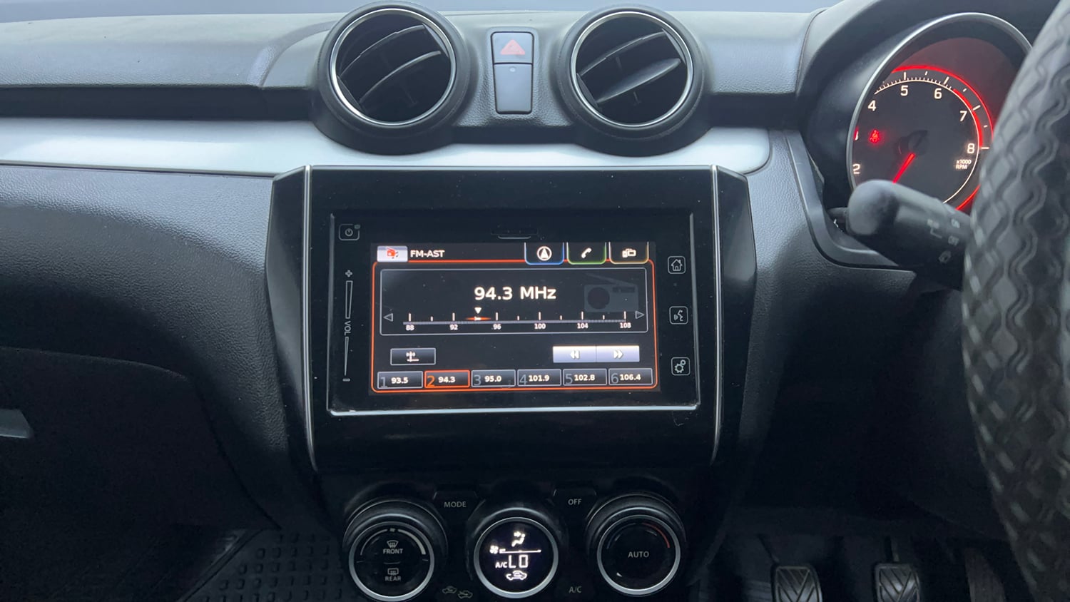 Used 2018 Maruti Suzuki Swift ZXi Plus Petrol Manual interior MUSIC SYSTEM & AC CONTROL VIEW