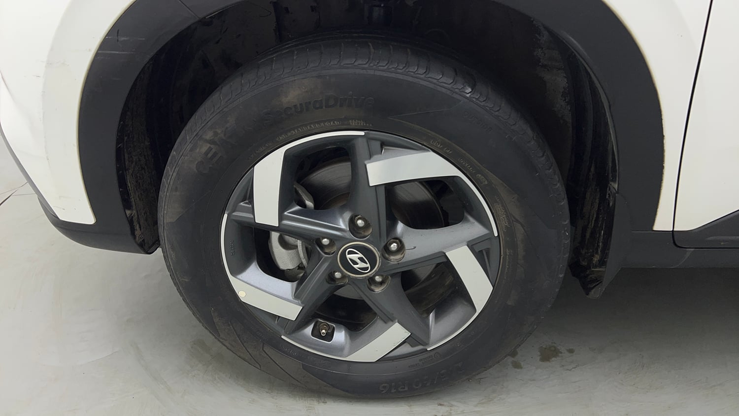 Used 2021 Hyundai Venue SX (O) 1.0 Turbo Petrol Manual tyres LEFT FRONT TYRE RIM VIEW