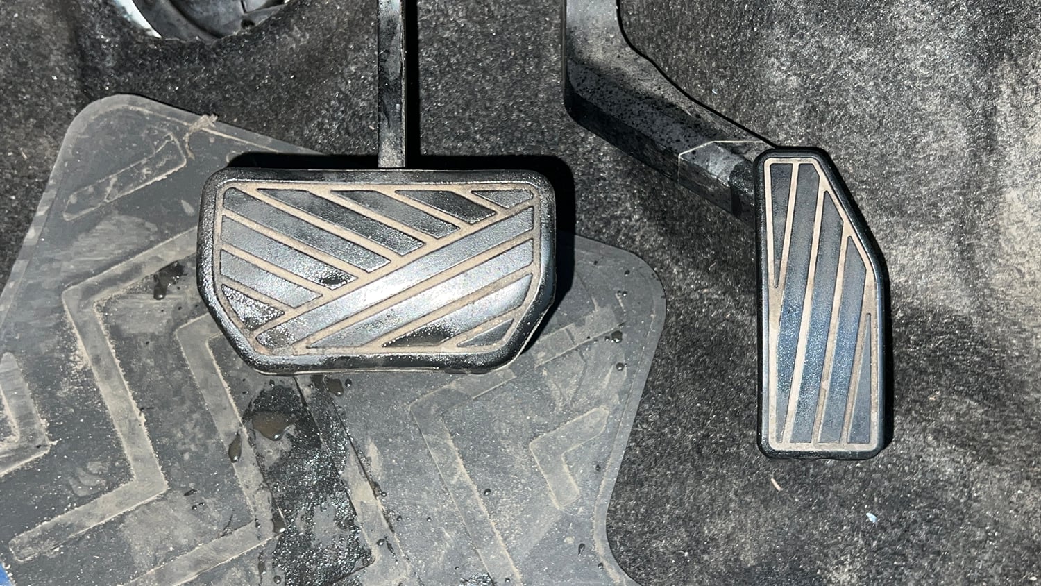 Used 2016 Maruti Suzuki Wagon R 1.0 VXI AMT Petrol Automatic interior PEDALS VIEW