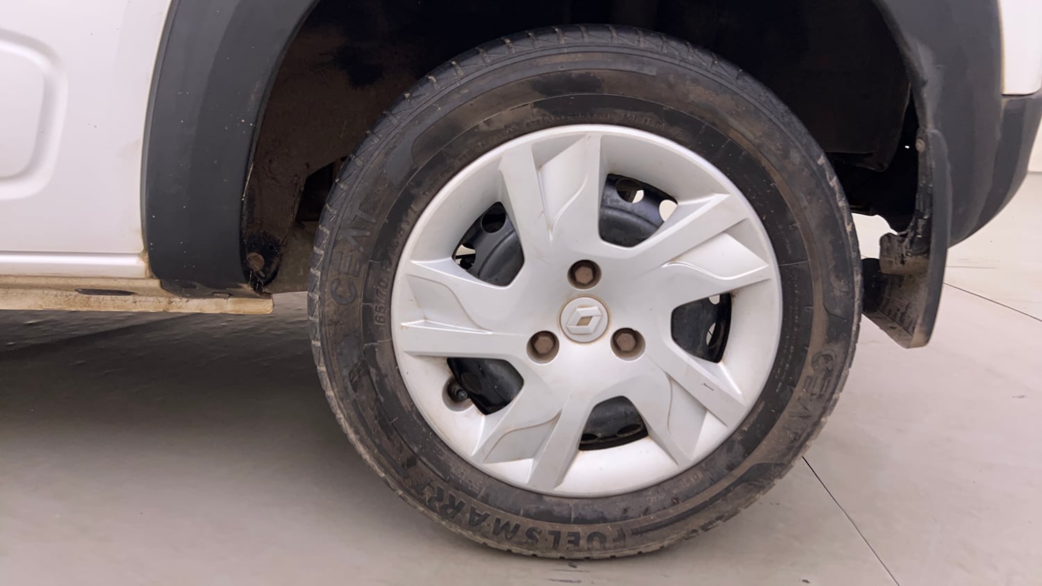 Used 2022 Renault Kwid RXL (O) 0.8 Petrol Manual tyres LEFT REAR TYRE RIM VIEW
