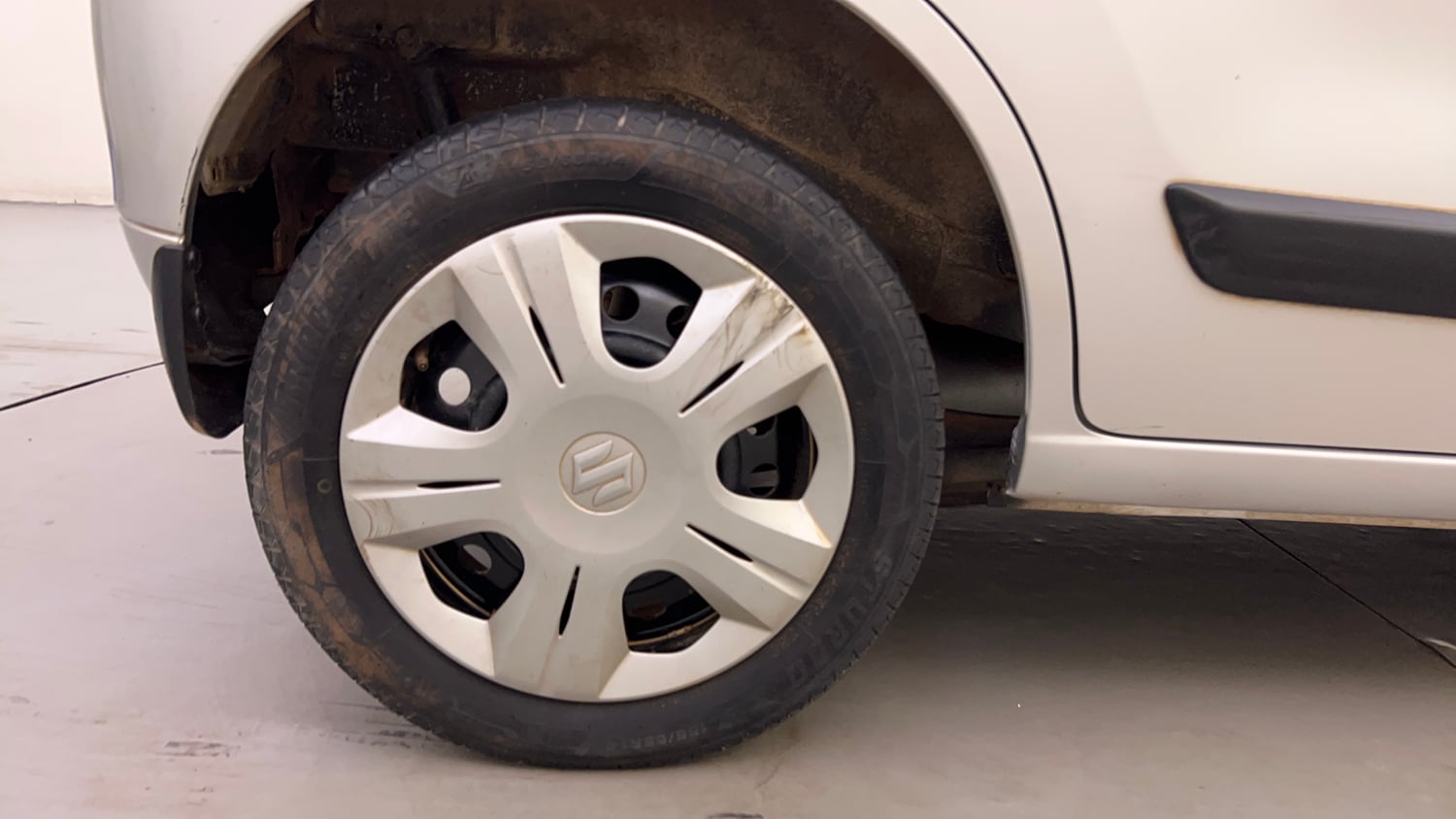 Used 2017 Maruti Suzuki Wagon R VXI Petrol Manual tyres RIGHT REAR TYRE RIM VIEW