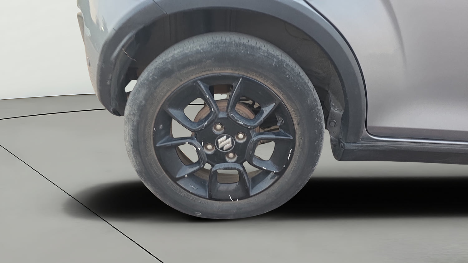 Used 2019 Maruti Suzuki Ignis Alpha 1.2 AMT Petrol Automatic tyres RIGHT REAR TYRE RIM VIEW