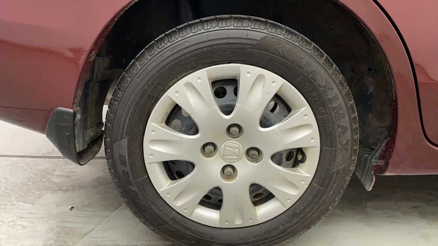 Used 2016 Honda Amaze 1.2 S AT i-VTEC Petrol Automatic tyres RIGHT REAR TYRE RIM VIEW