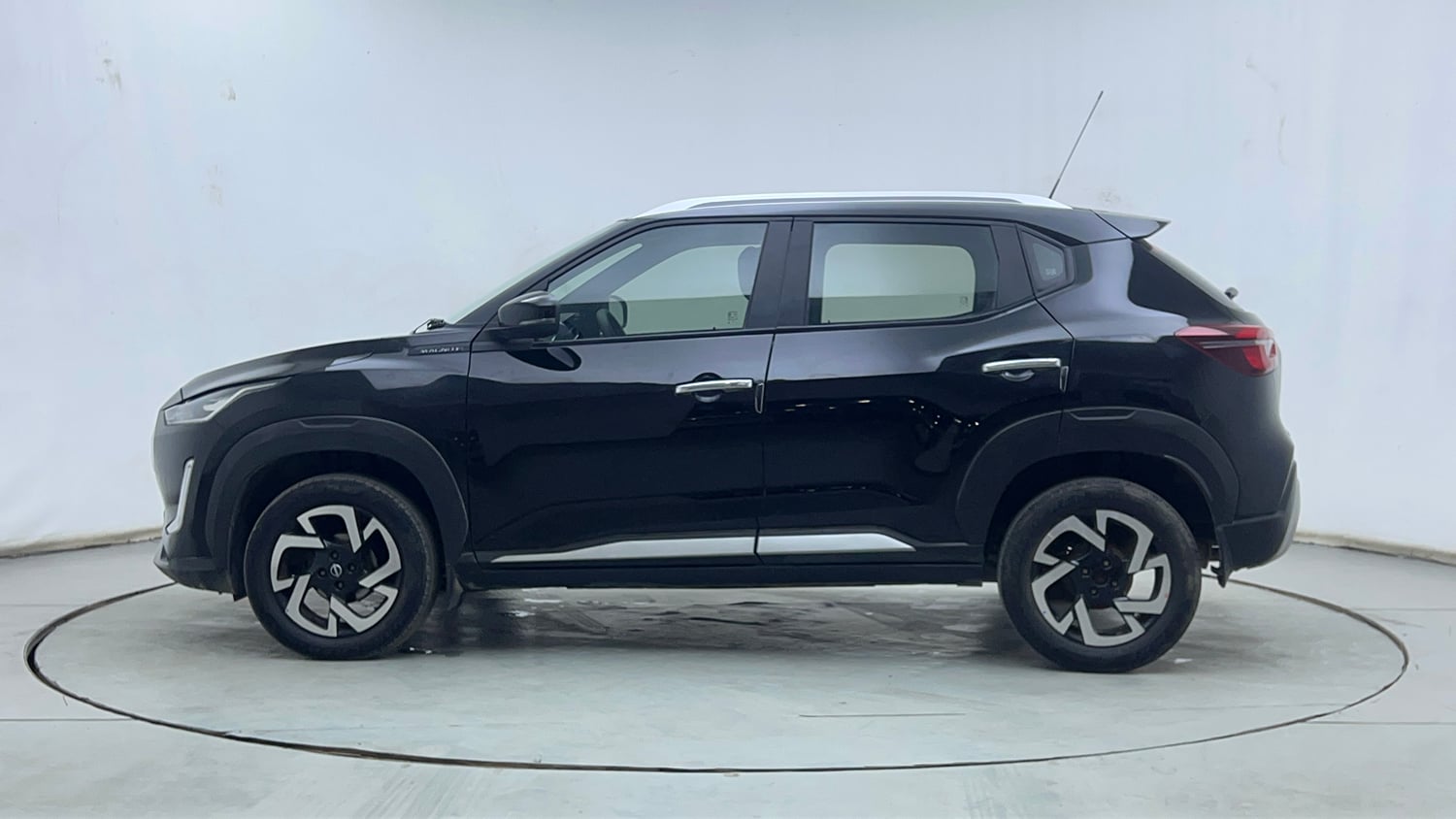 Used 2021 Nissan Magnite XV Turbo CVT Petrol Automatic exterior LEFT SIDE VIEW