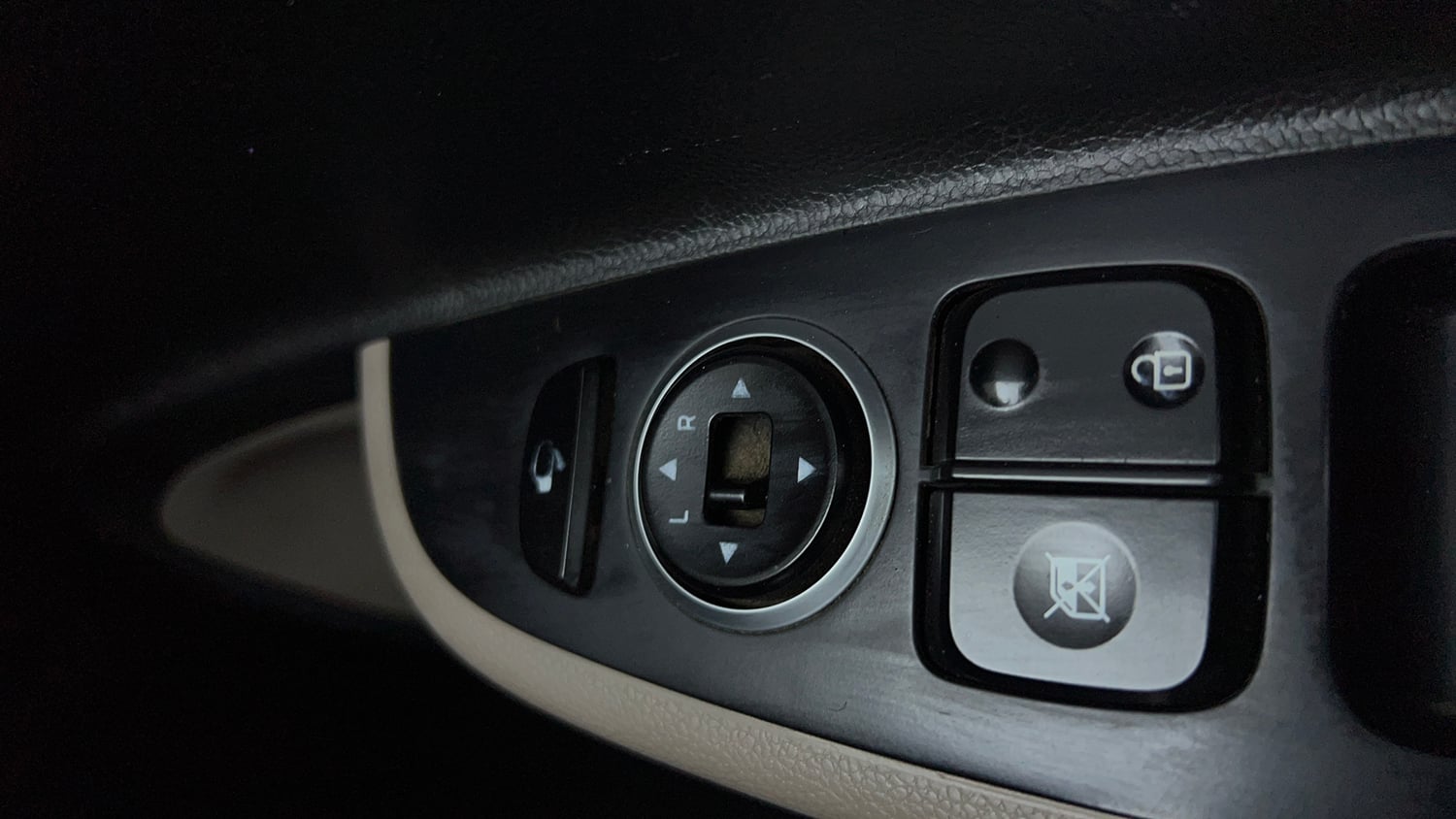 Used 2014 Hyundai Grand i10 Sportz AT 1.2 Kappa VTVT Petrol Automatic top_features Adjustable ORVM