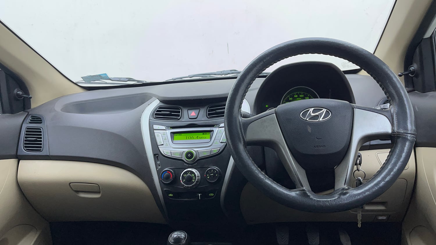 Used 2013 Hyundai Eon Sportz Petrol Manual interior DASHBOARD VIEW