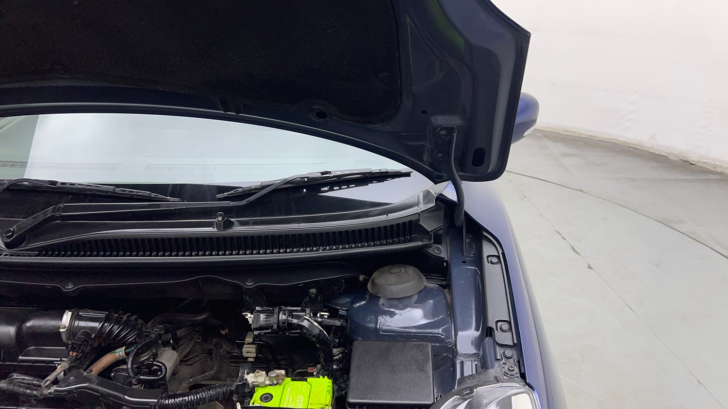 Used 2019 Maruti Suzuki Baleno Zeta Petrol Manual engine ENGINE LEFT SIDE HINGE & APRON VIEW