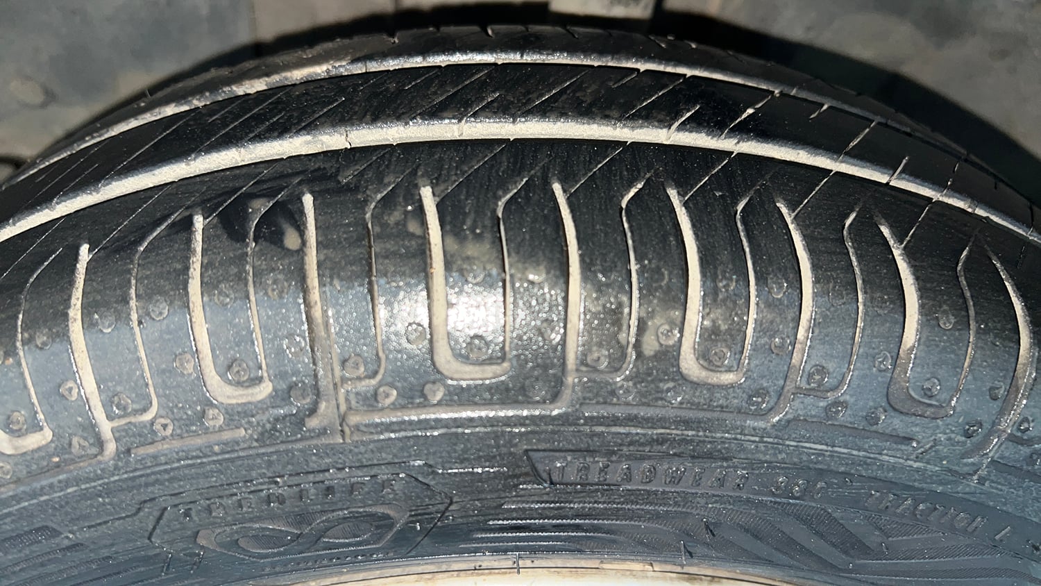 Used 2017 Renault Kwid 1.0 RXL AMT Petrol Automatic tyres LEFT FRONT TYRE TREAD VIEW