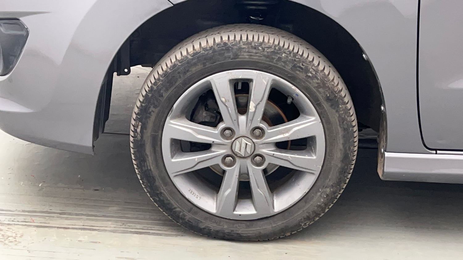 Used 2013 Maruti Suzuki Wagon R Stingray VXi Petrol Manual tyres LEFT FRONT TYRE RIM VIEW