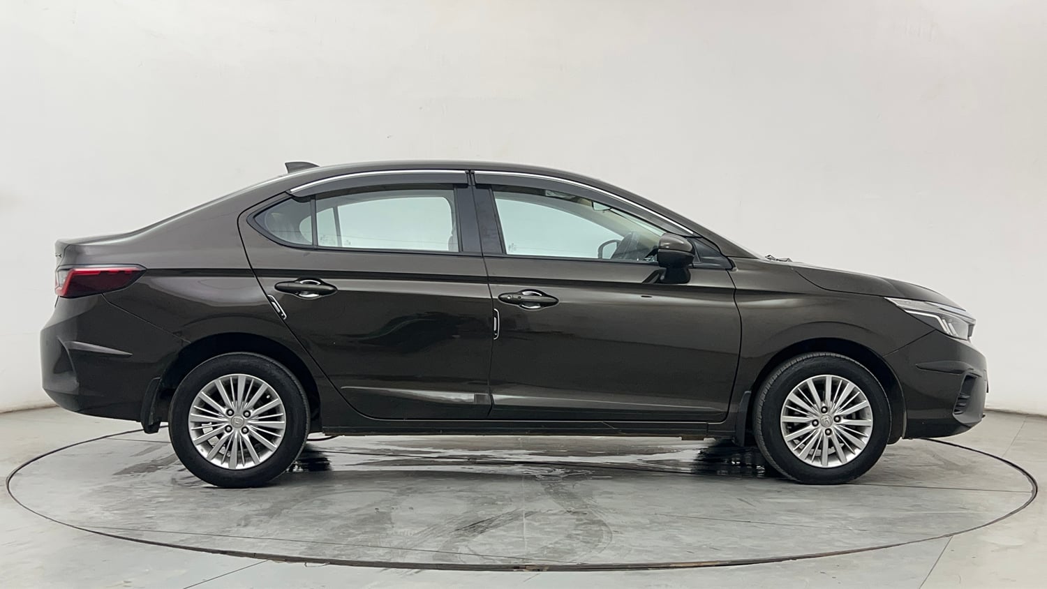 Used 2022 Honda City V Petrol Petrol Manual exterior RIGHT SIDE VIEW