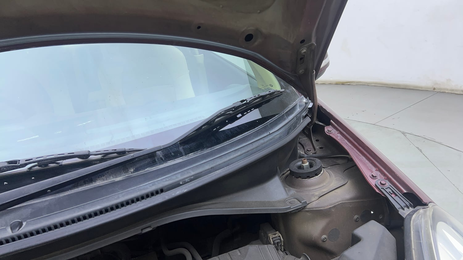 Used 2013 Honda Amaze 1.2 VX i-VTEC Petrol Manual engine ENGINE LEFT SIDE HINGE & APRON VIEW
