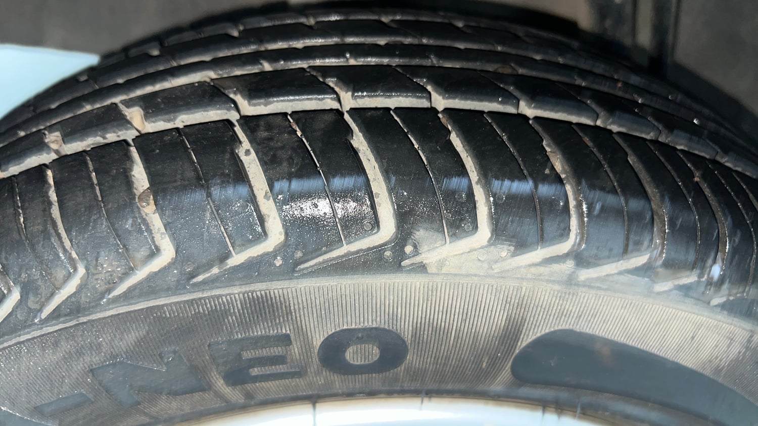 Used 2017 Renault Kwid 1.0 RXL AMT Petrol Automatic tyres RIGHT REAR TYRE TREAD VIEW