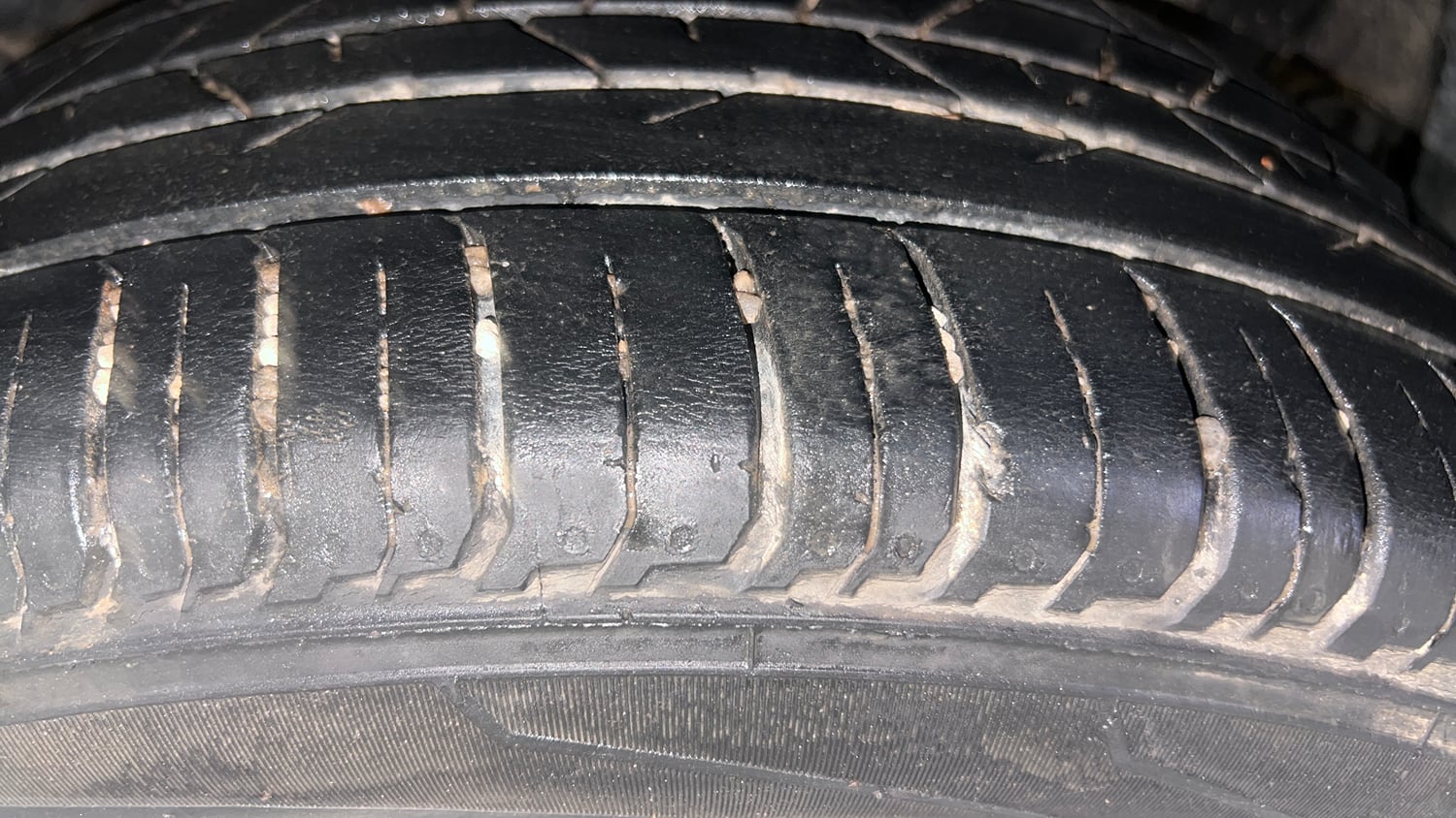 Used 2023 Hyundai i20 Sportz 1.2 IVT Petrol Automatic tyres LEFT REAR TYRE TREAD VIEW