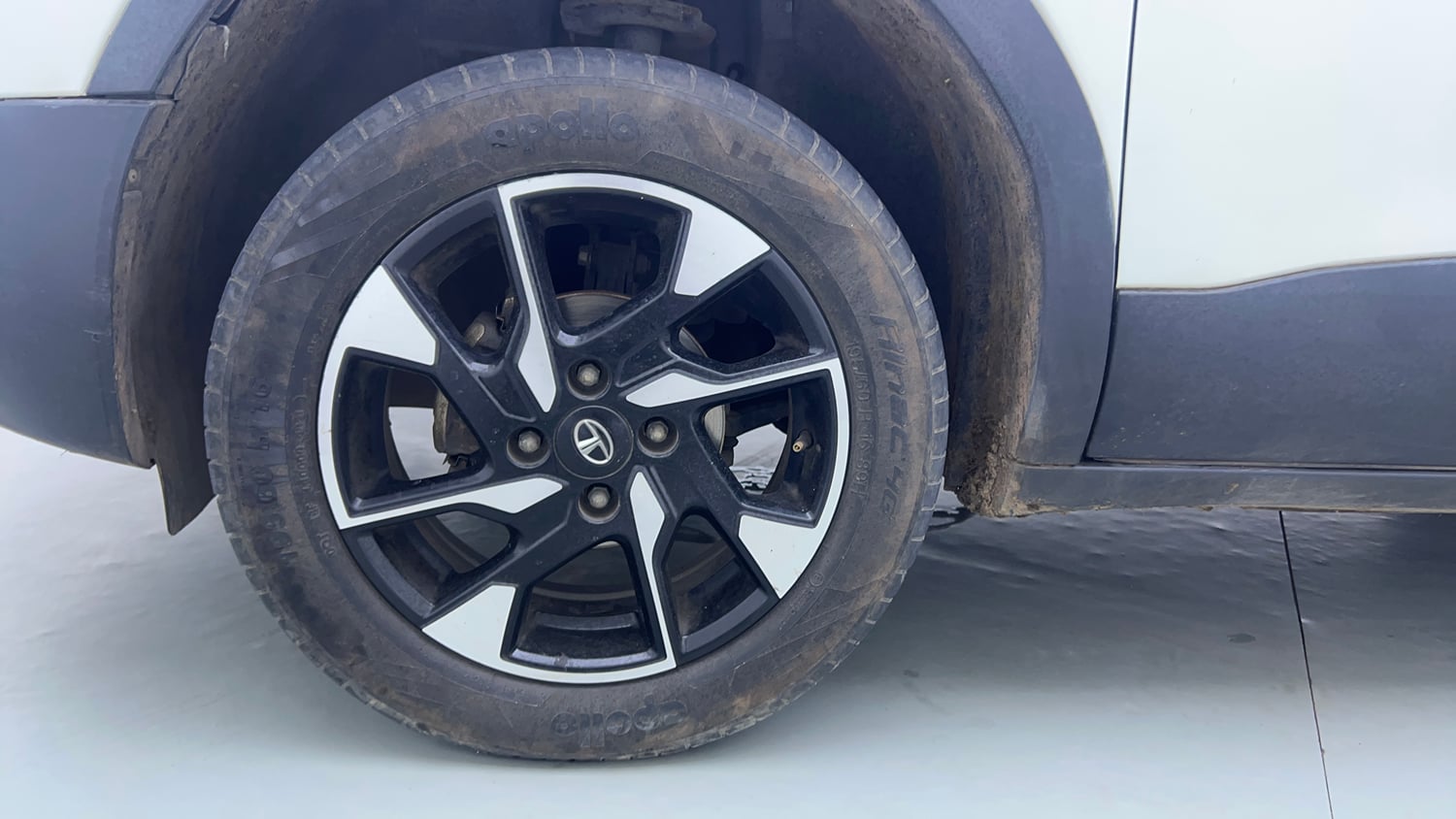 Used 2021 Tata Punch Accomplished Dazzle Pack MT Petrol Manual tyres LEFT FRONT TYRE RIM VIEW