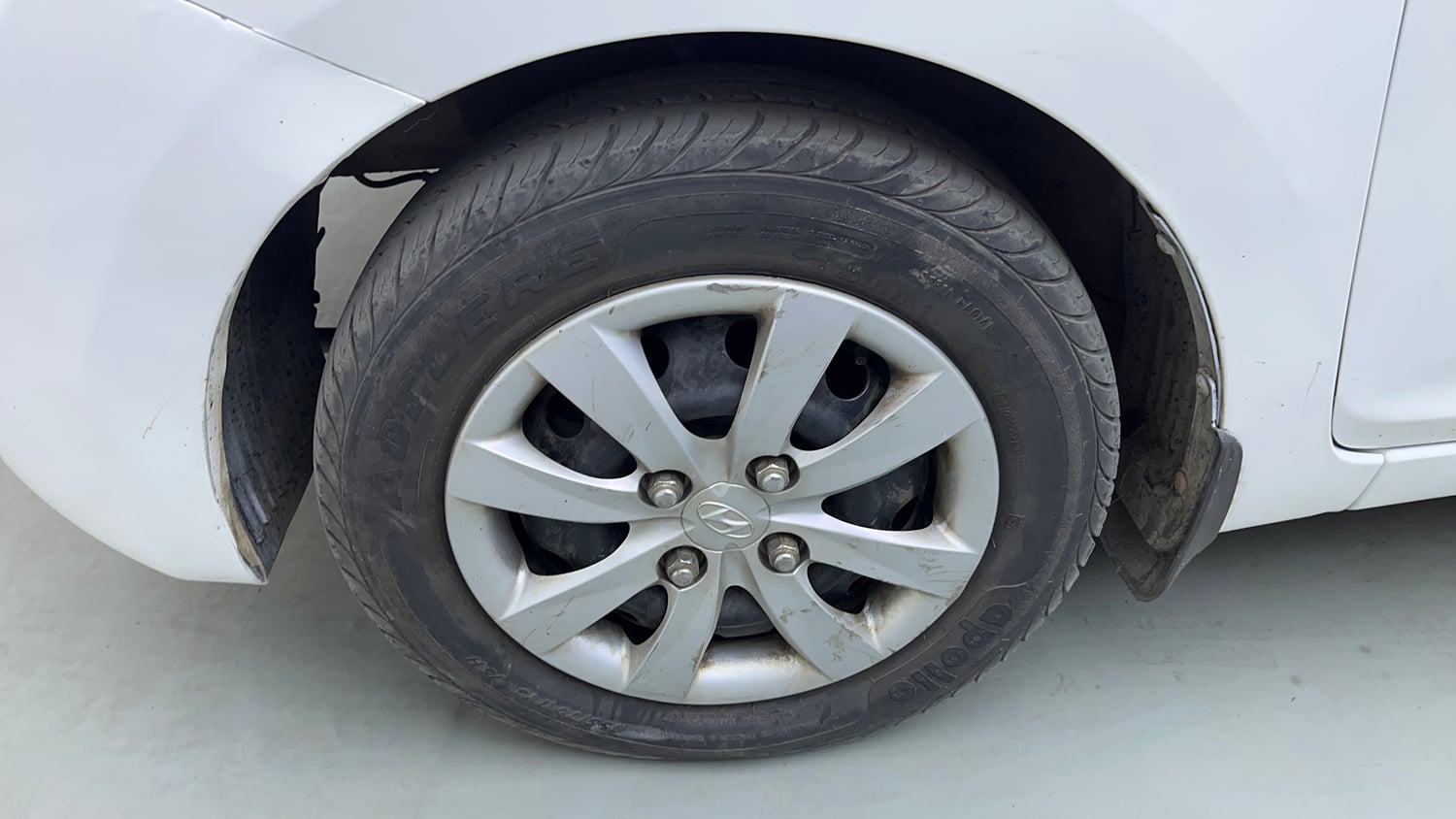 Used 2013 Hyundai Eon Sportz Petrol Manual tyres LEFT FRONT TYRE RIM VIEW