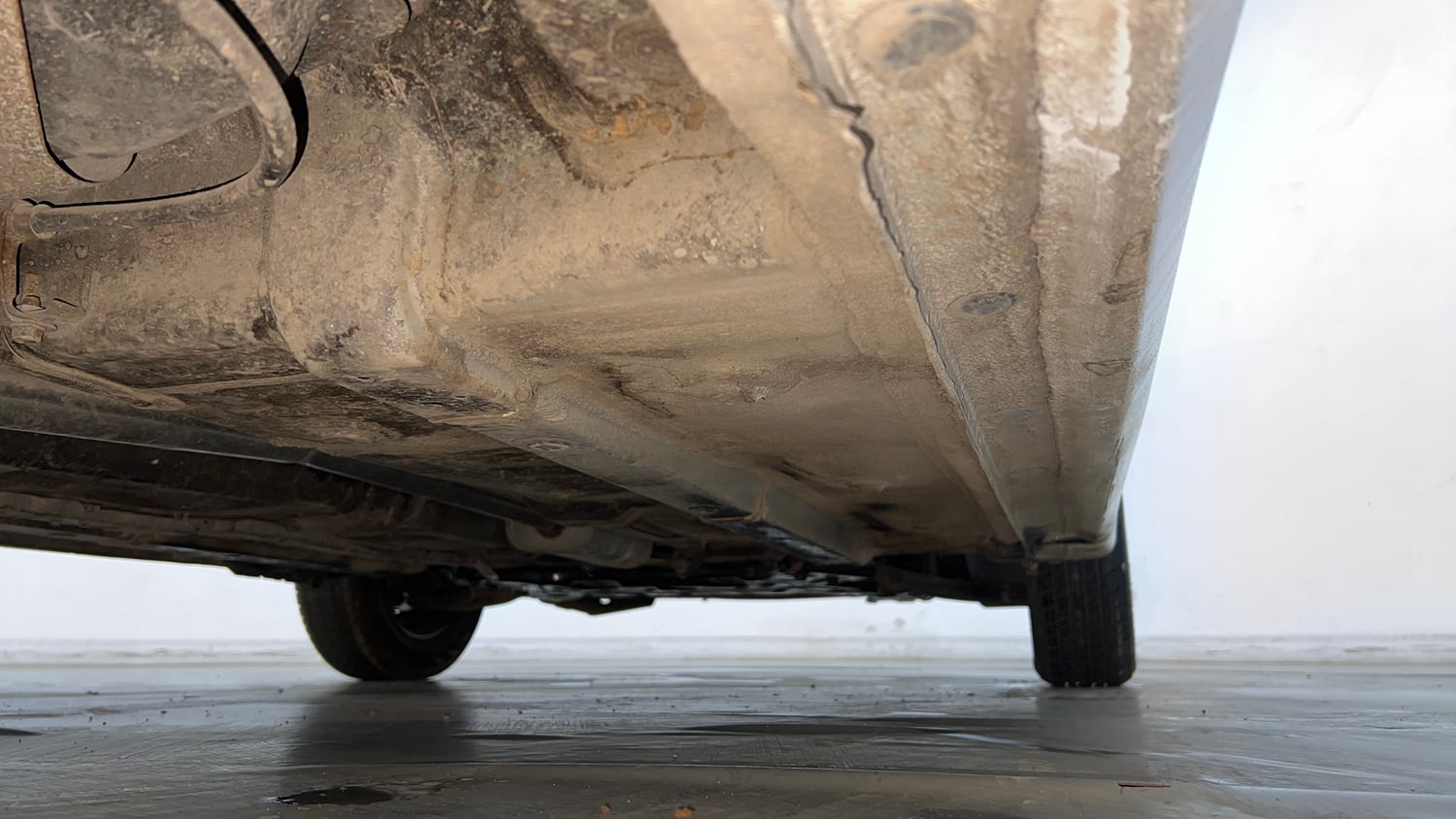 Used 2014 Hyundai Grand i10 Sportz AT 1.2 Kappa VTVT Petrol Automatic extra REAR RIGHT UNDERBODY VIEW