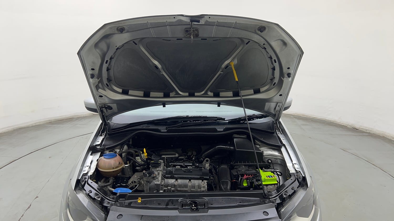 Used 2014 Volkswagen Polo Highline1.2L (P) Petrol Manual engine ENGINE & BONNET OPEN FRONT VIEW
