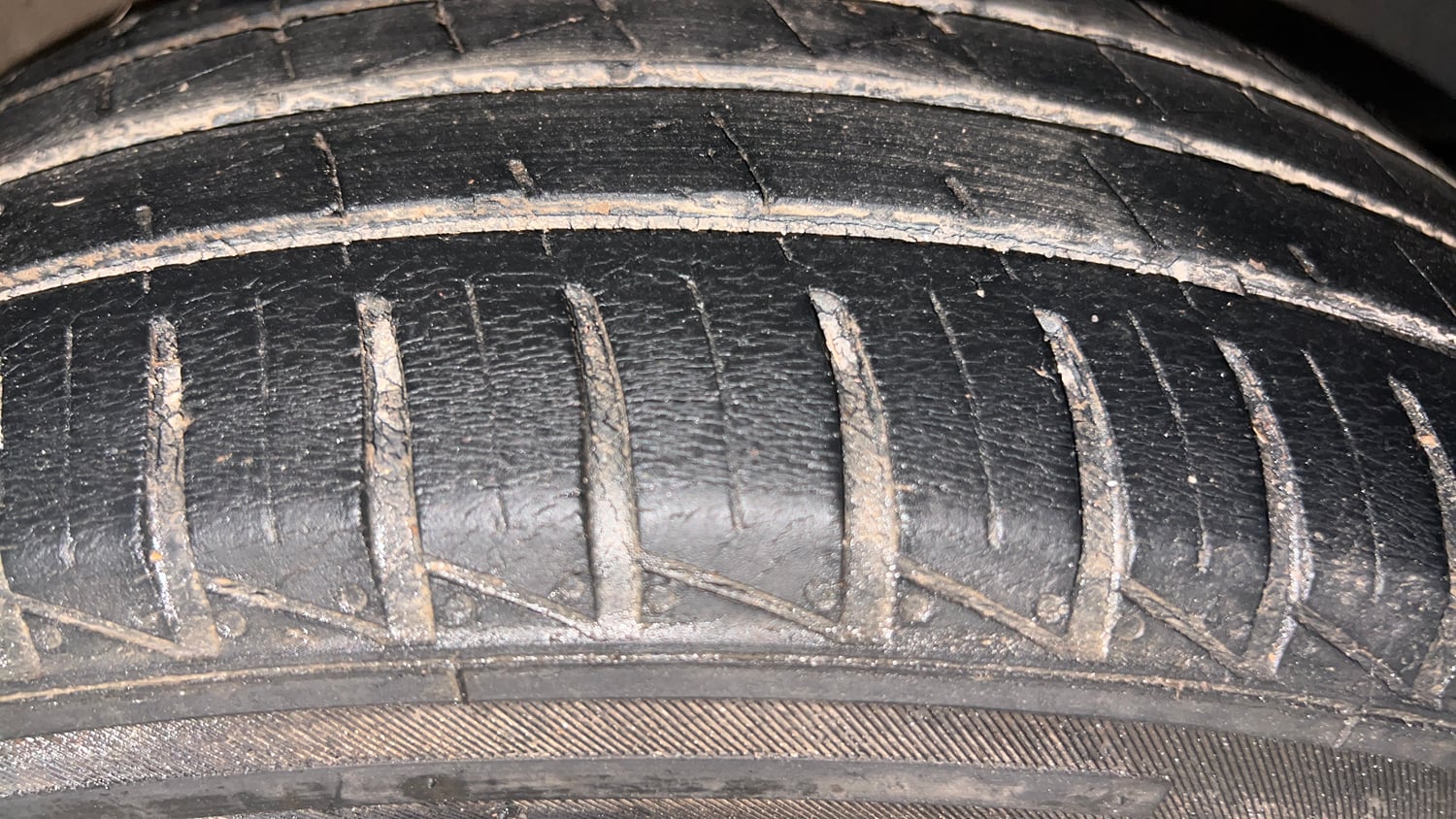Used 2022 Renault Kwid RXL (O) 0.8 Petrol Manual tyres LEFT REAR TYRE TREAD VIEW