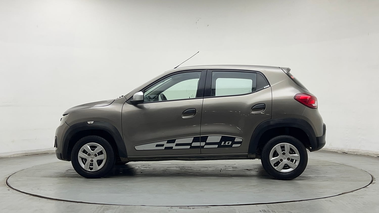 Used 2017 Renault Kwid 1.0 RXL AMT Petrol Automatic exterior LEFT SIDE VIEW