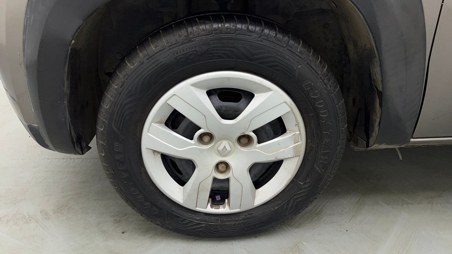 Used 2017 Renault Kwid 1.0 RXL AMT Petrol Automatic tyres LEFT FRONT TYRE RIM VIEW