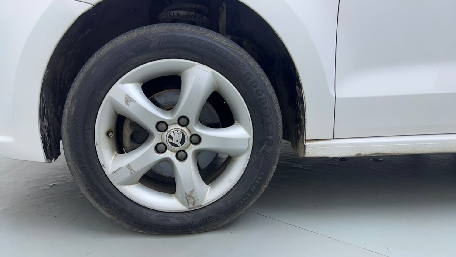 Used 2014 Skoda Rapid 1.6 MPI Elegance Petrol Manual tyres LEFT FRONT TYRE RIM VIEW