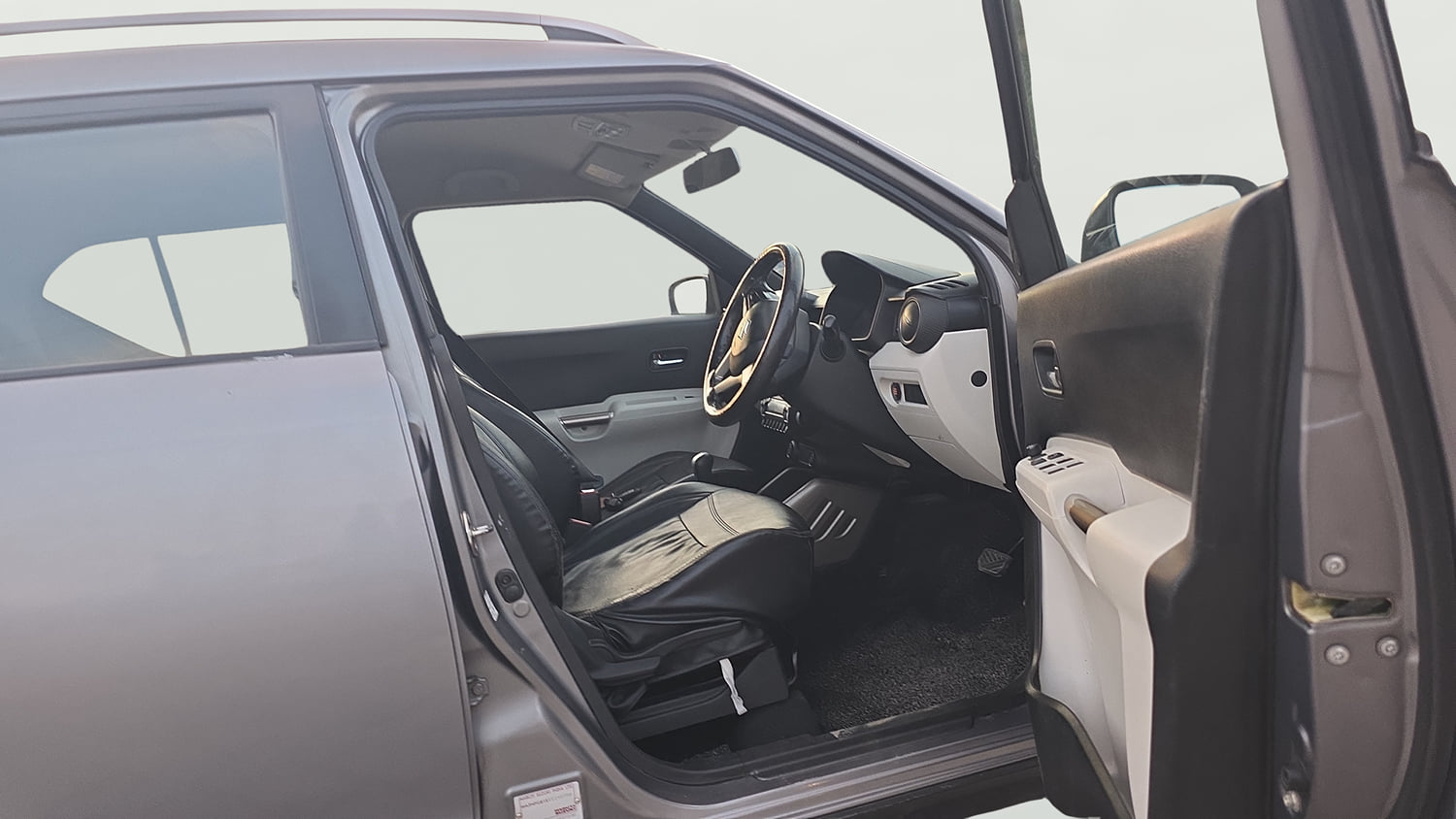 Used 2019 Maruti Suzuki Ignis Alpha 1.2 AMT Petrol Automatic interior RIGHT SIDE FRONT DOOR CABIN VIEW