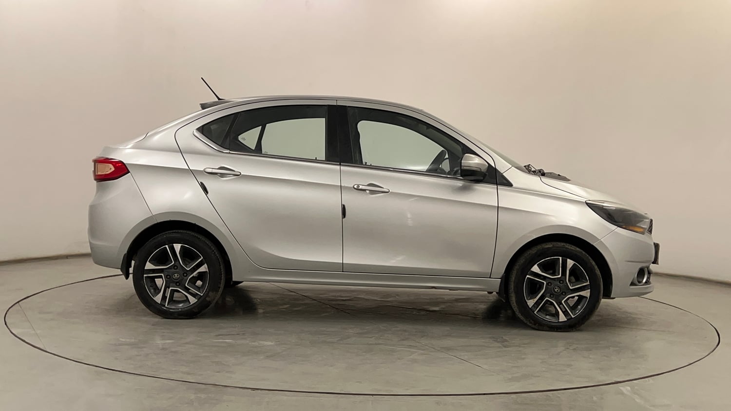 Used 2018 Tata Tigor Revotron XZ (O) Petrol Manual exterior RIGHT SIDE VIEW