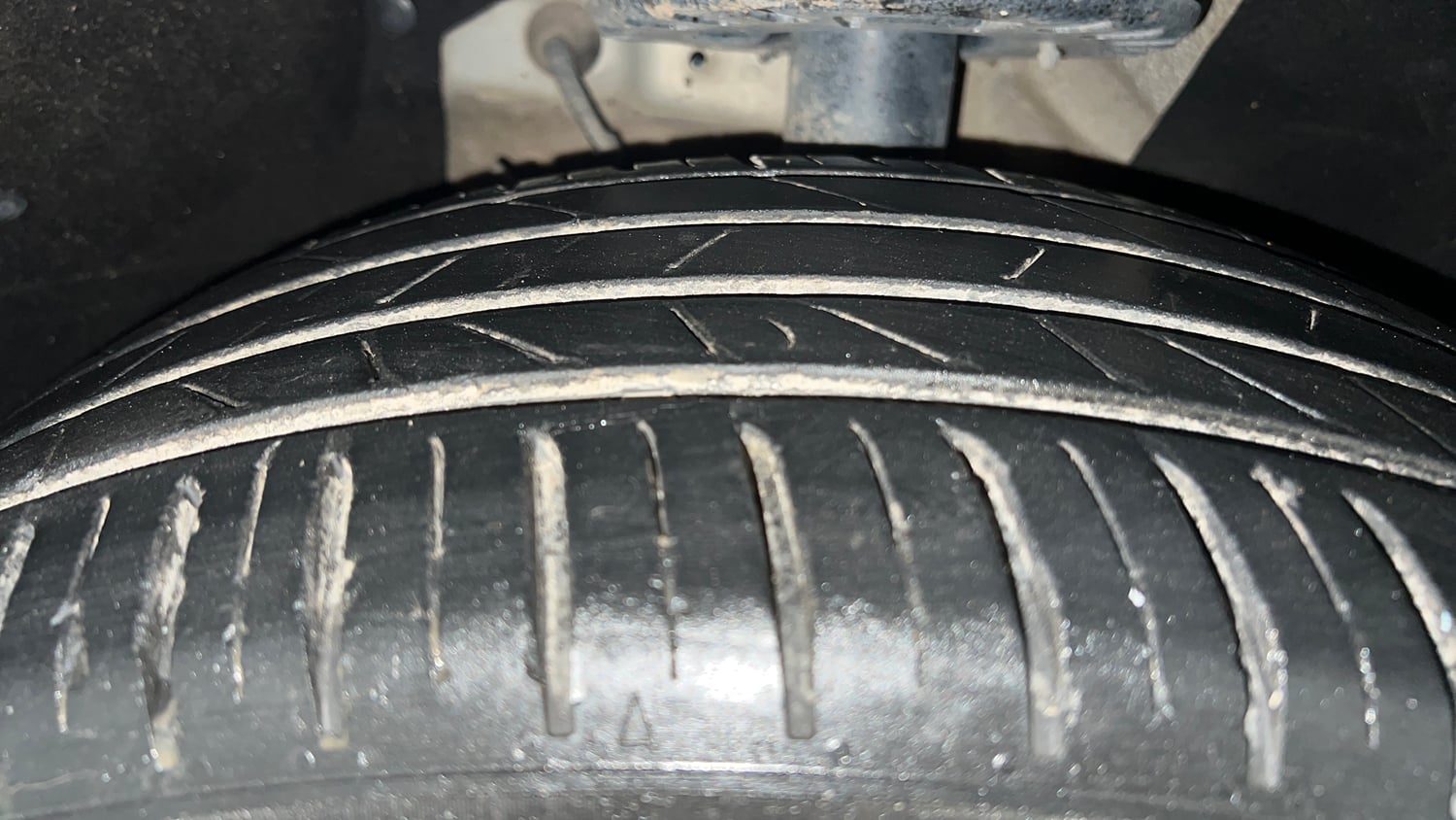 Used 2022 Mahindra XUV700 AX 7 Petrol MT 7 STR Petrol Manual tyres RIGHT FRONT TYRE TREAD VIEW