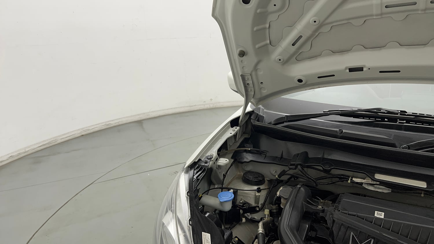 Used 2022 Maruti Suzuki Celerio VXi Petrol Manual engine ENGINE RIGHT SIDE HINGE & APRON VIEW