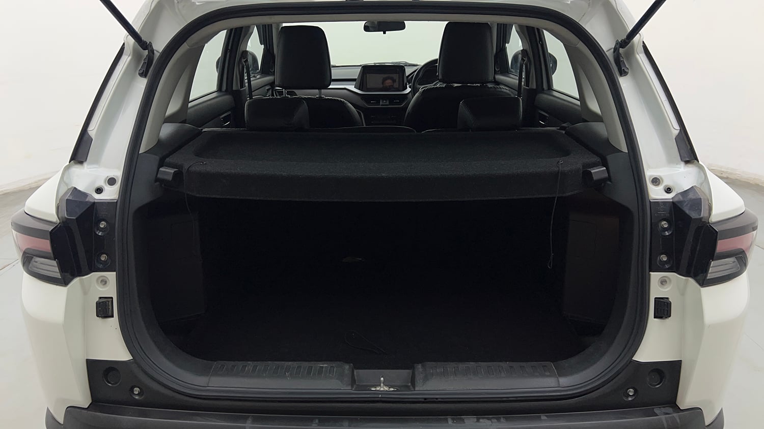 Used 2022 Maruti Suzuki Brezza ZXi Petrol Manual interior DICKY INSIDE VIEW