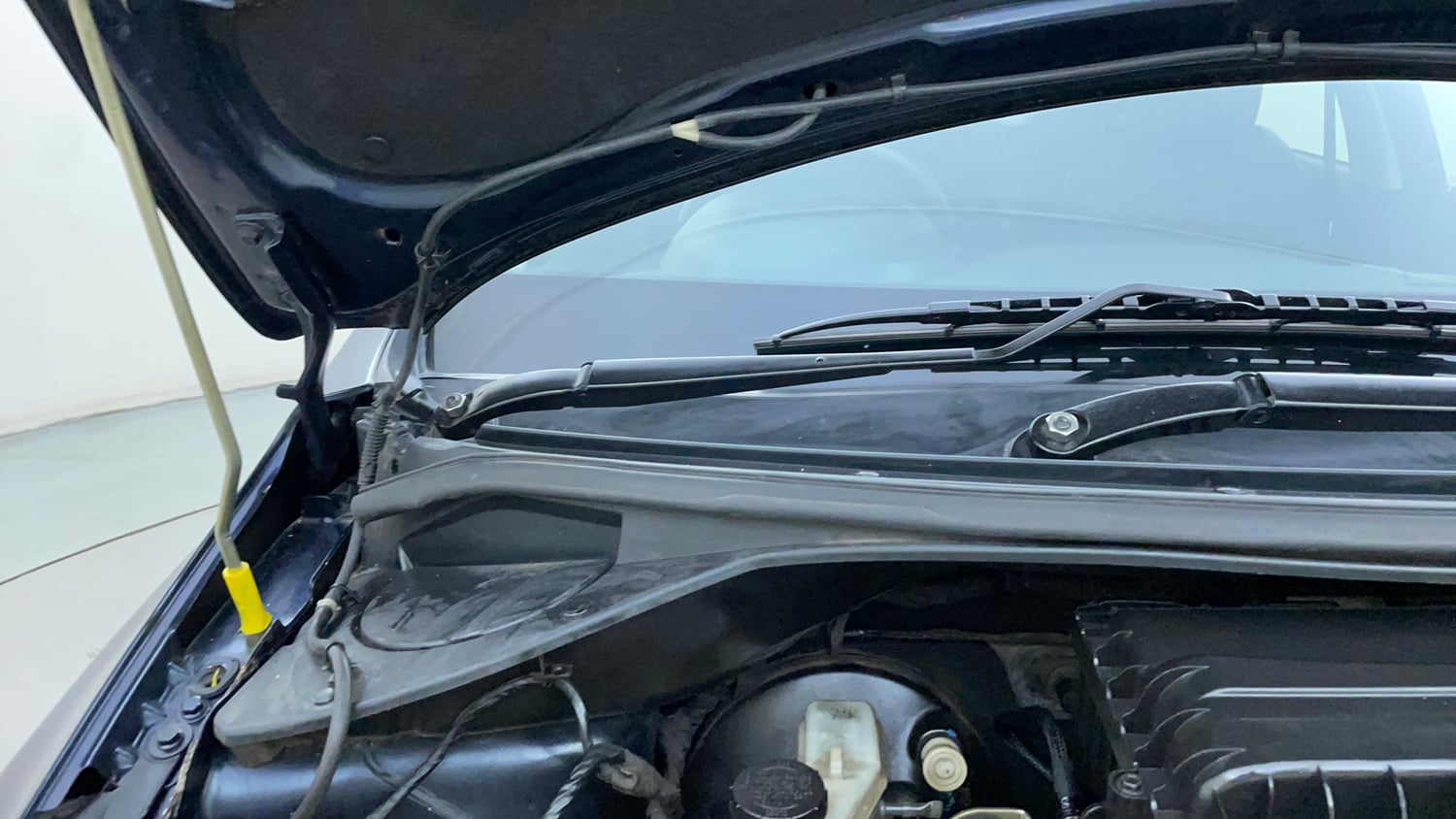 Used 2019 Tata Tigor Revotron XZA+ Petrol Automatic engine ENGINE RIGHT SIDE HINGE & APRON VIEW