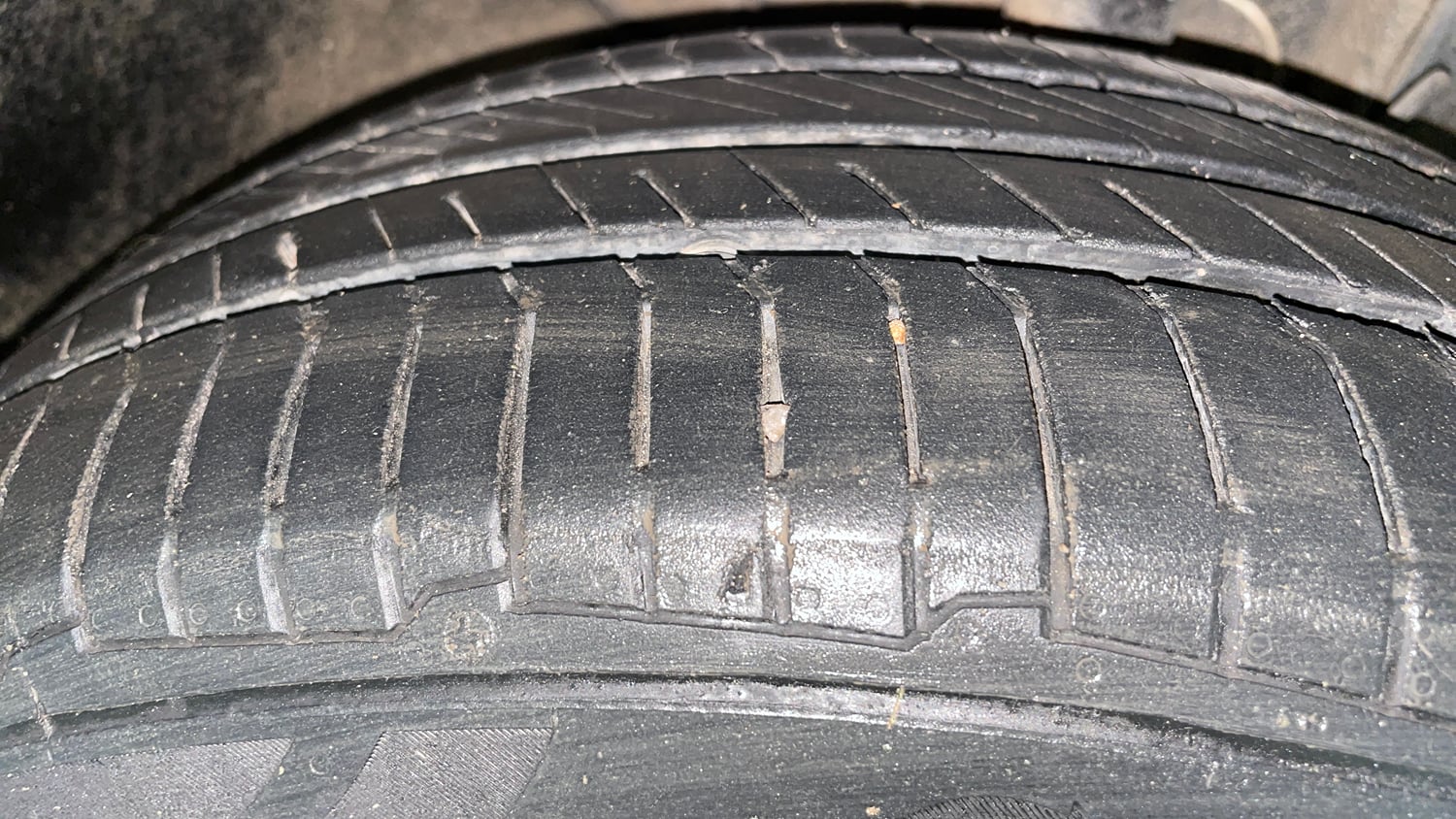 Used 2019 Tata Tigor Revotron XZA+ Petrol Automatic tyres RIGHT FRONT TYRE TREAD VIEW
