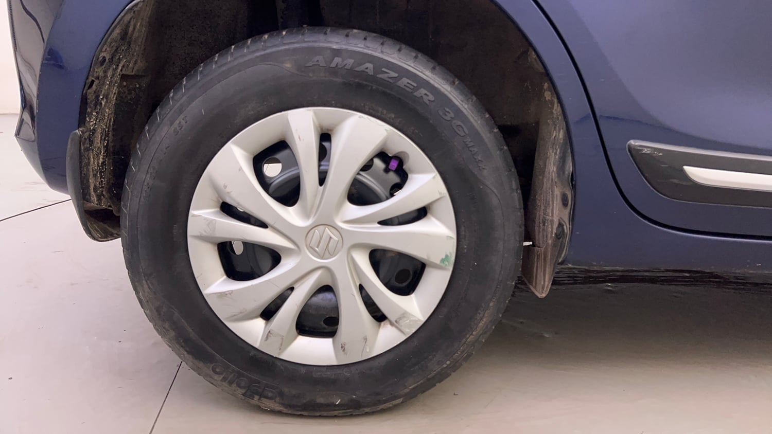 Used 2019 Maruti Suzuki Swift VXi AMT Petrol Automatic tyres RIGHT REAR TYRE RIM VIEW