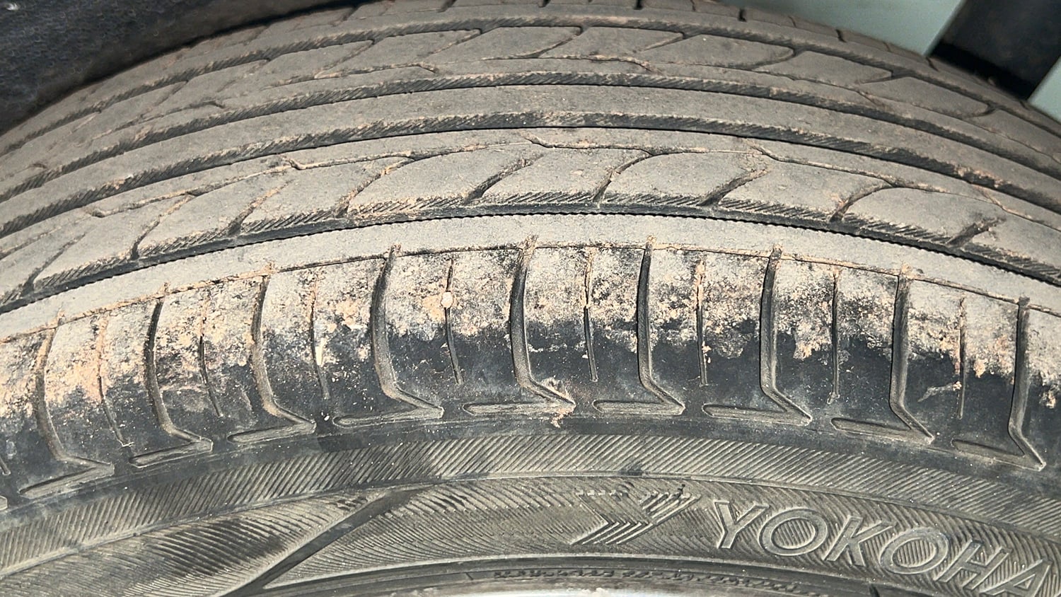 Used 2013 Maruti Suzuki Wagon R Stingray VXi Petrol Manual tyres LEFT REAR TYRE TREAD VIEW