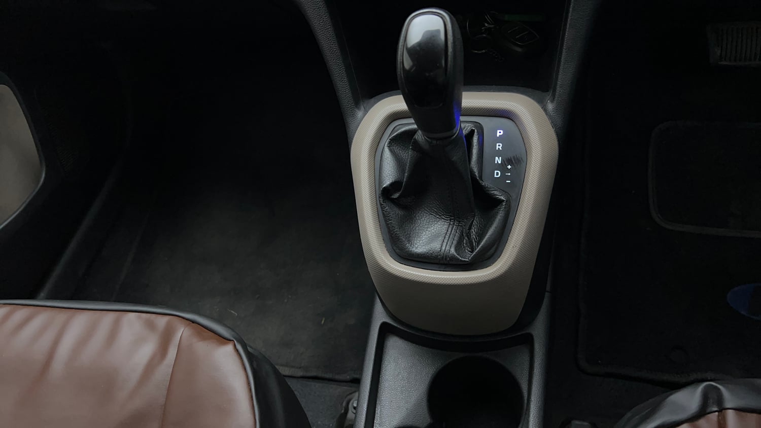 Used 2014 Hyundai Grand i10 Sportz AT 1.2 Kappa VTVT Petrol Automatic interior GEAR  KNOB VIEW