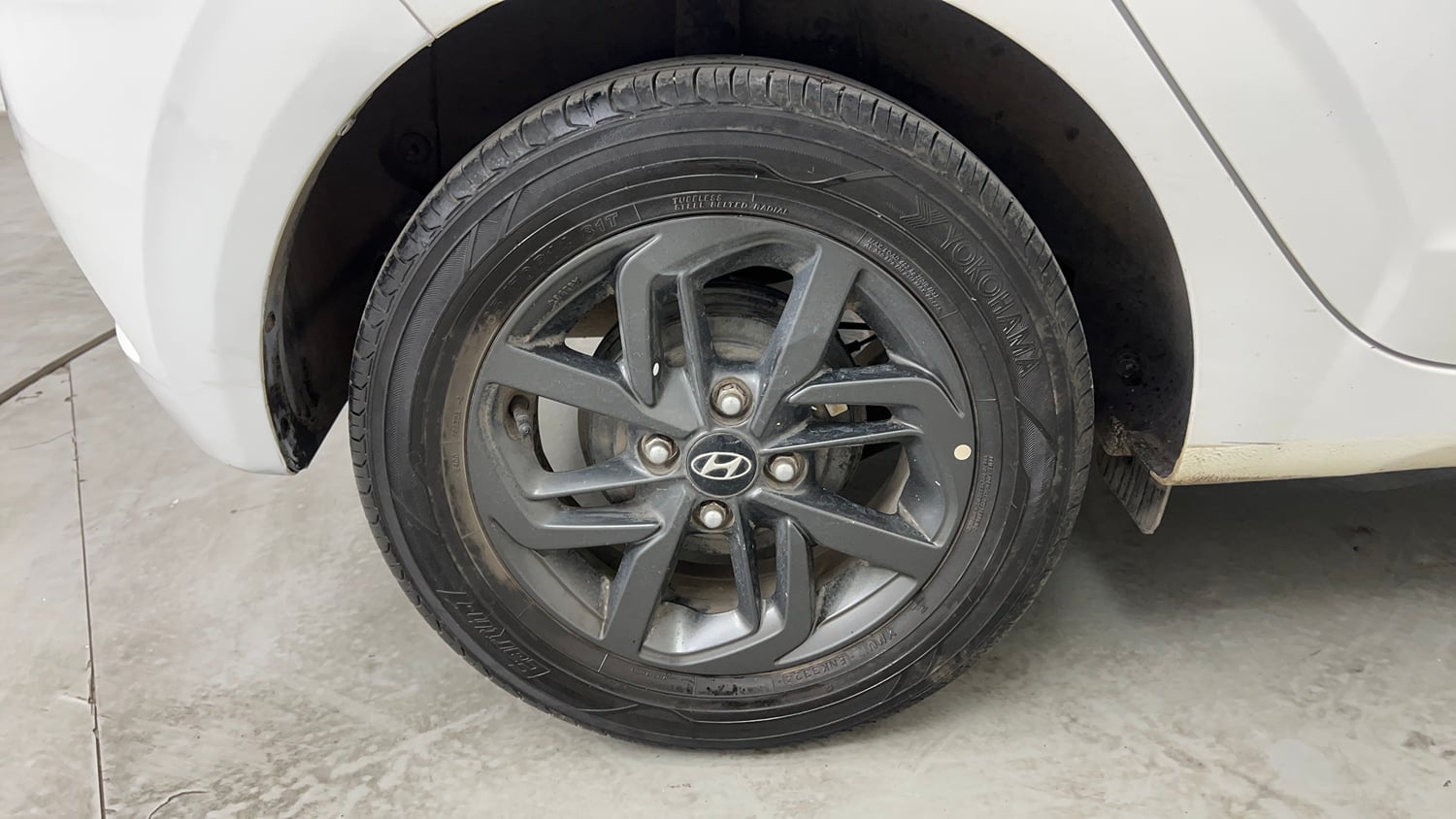 Used 2020 Hyundai Grand i10 Nios Sportz AMT 1.2 Kappa VTVT Petrol Automatic tyres RIGHT REAR TYRE RIM VIEW