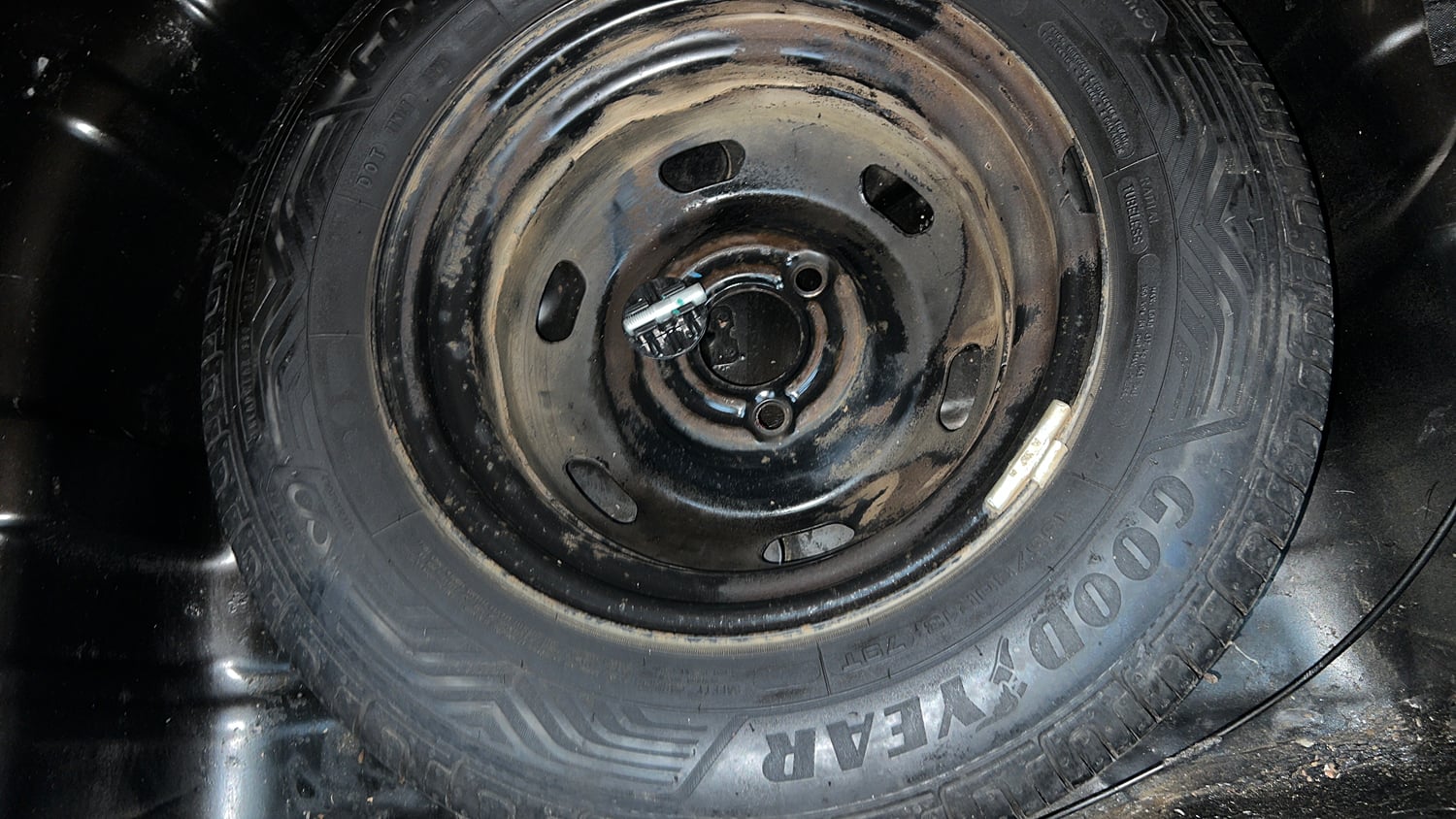 Used 2017 Renault Kwid 1.0 RXL AMT Petrol Automatic tyres SPARE TYRE VIEW