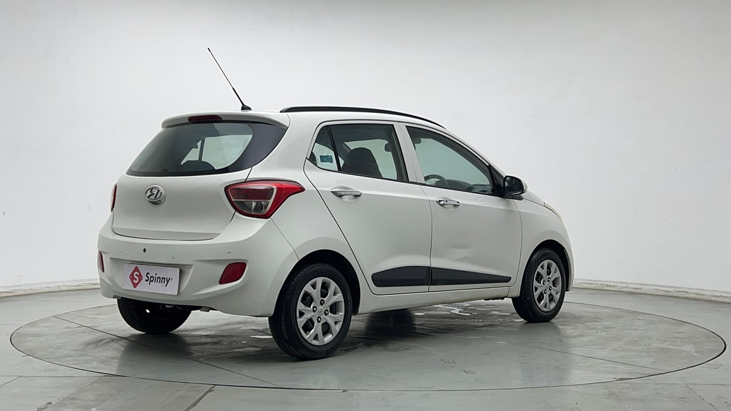 Used 2014 Hyundai Grand i10 Sportz AT 1.2 Kappa VTVT Petrol Automatic exterior RIGHT REAR CORNER VIEW