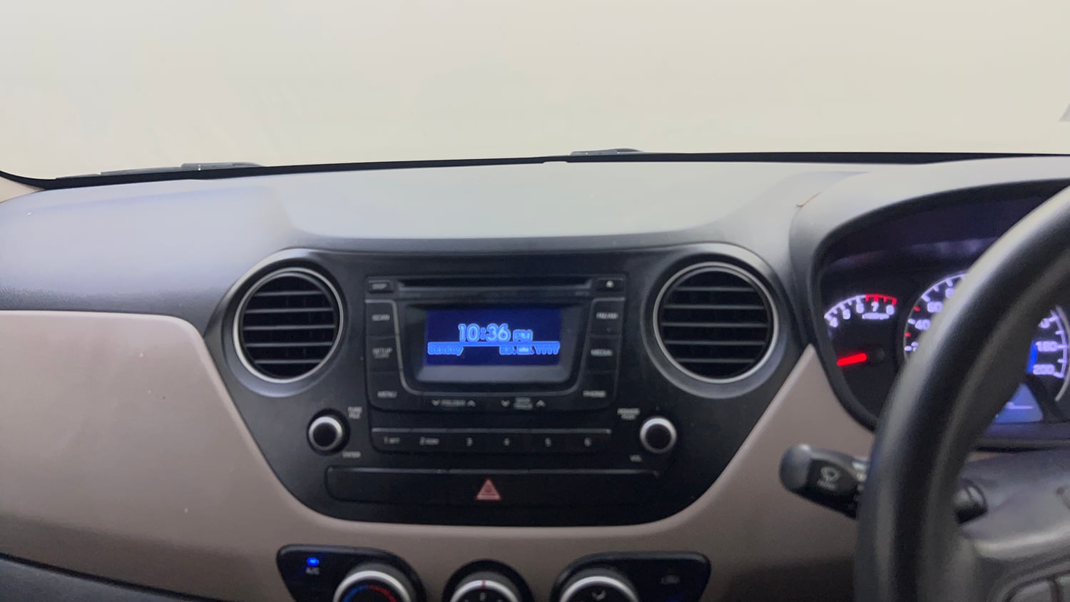 Used 2016 Hyundai Grand i10 Sportz 1.2 Kappa VTVT Petrol Manual top_features Integrated (in-dash) music system