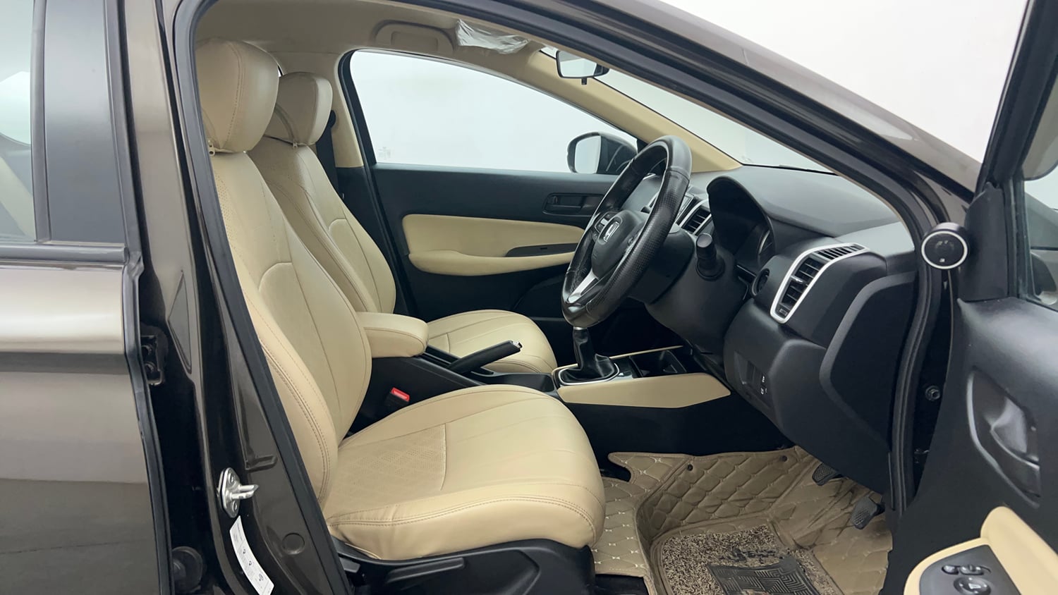 Used 2022 Honda City V Petrol Petrol Manual interior RIGHT SIDE FRONT DOOR CABIN VIEW